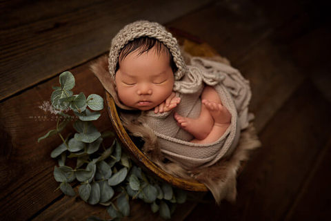 marie grantham photography newborn photographer las vegas woodsy newborn pictures with plants