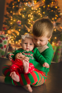 sibling holiday photos