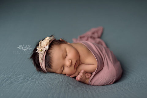 Marie Grantham Photography newborn photographer las vegas taco pose