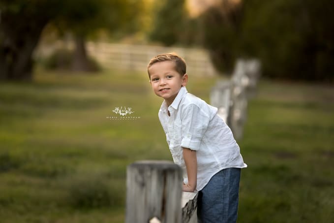 marie grantham Photography family photographer Las Vegas child photos on fence