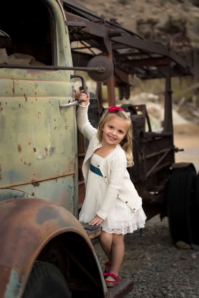 marie grantham Photography family photographer Las Vegas ghost town child photos