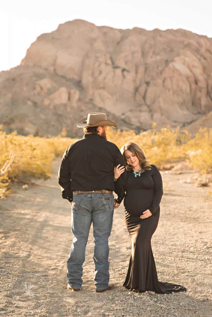 marie grantham Photography maternity photographer Las Vegas nelsons landing Ghost town dry lake bed