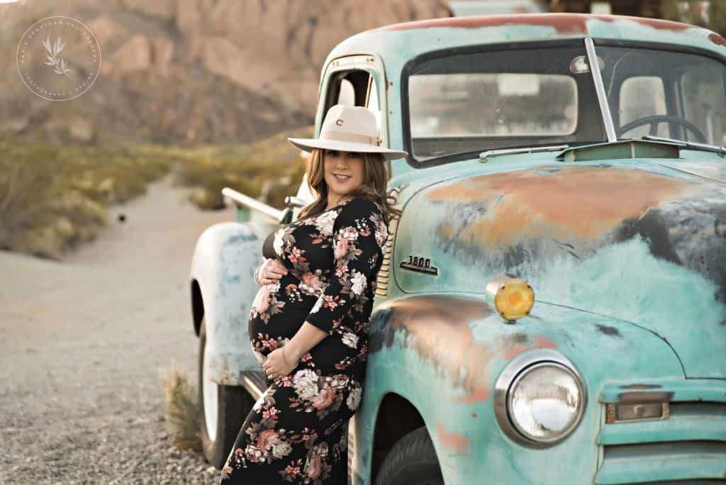 marie grantham Photography maternity photographer Las Vegas old cars shoot