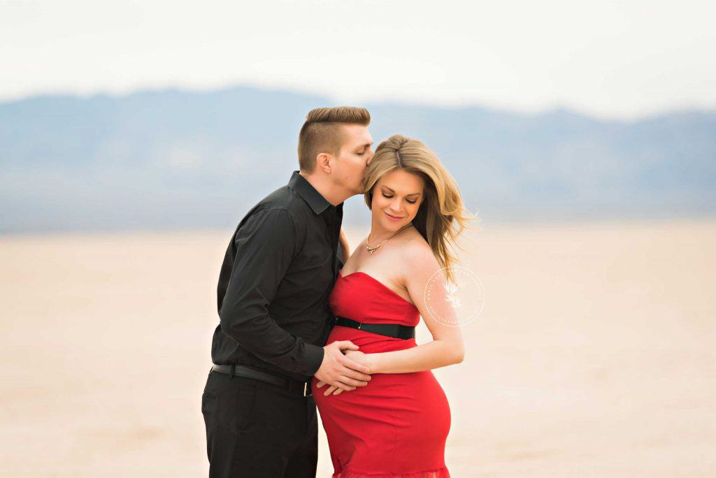 maternity photographer Las Vegas dry lake bed create glamorous maternity photos