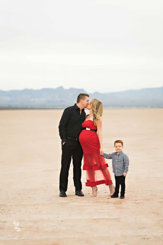 maternity photographer Las Vegas dry lake bed family portraits