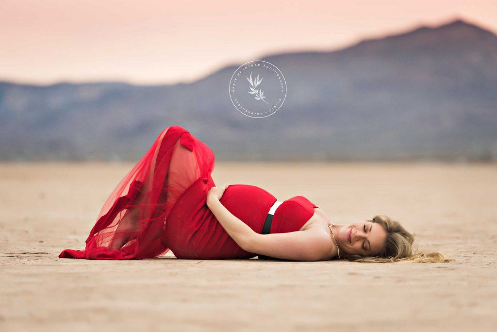 maternity photographer Las Vegas dry lake bed glamorous maternity photos