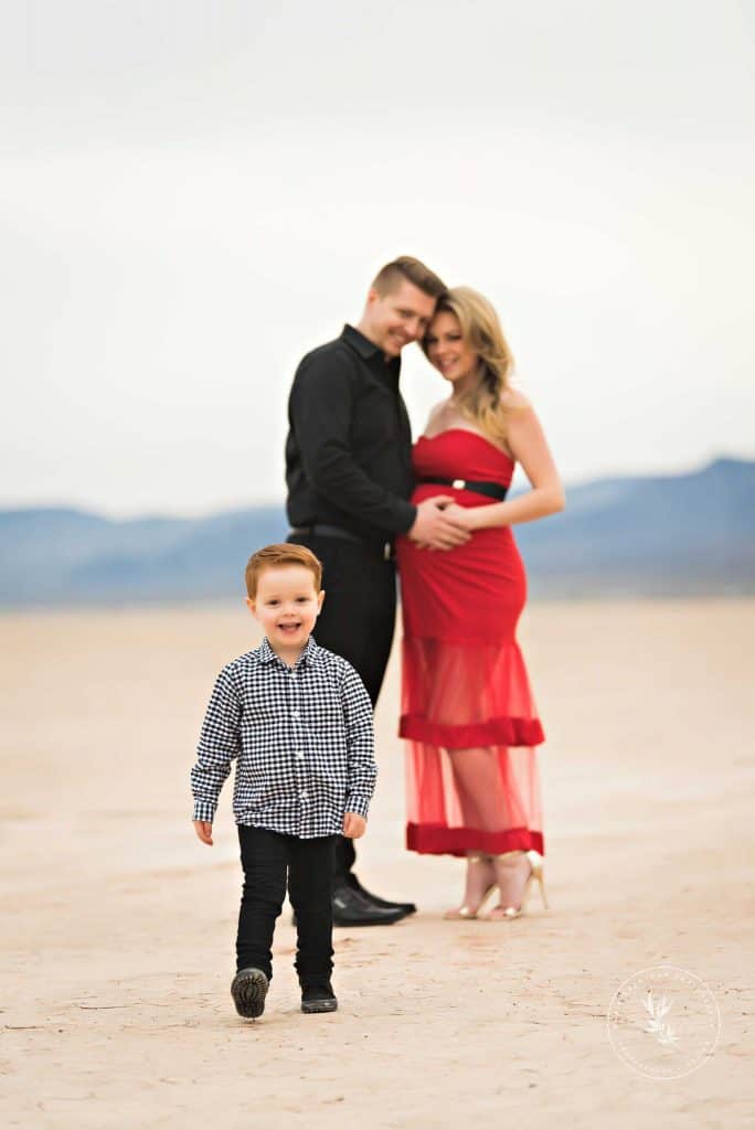 maternity photographer Las Vegas dry lake bed unique family shots
